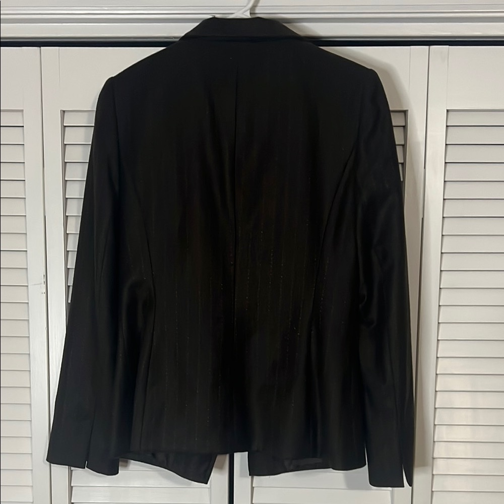 Tailored Blazer with Notched Lapels and Fitted Silhouette - Picture 6 of 10